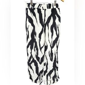 Pleione Textured Wide Leg Pull-On Pants